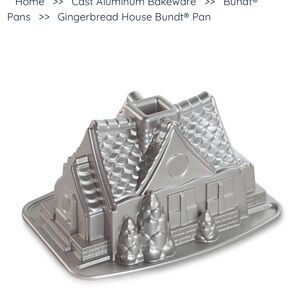 Nordic Ware Gingerbread House Bundt® Pan 9 Cup